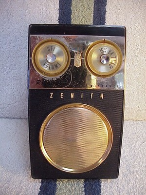 Zenith Royal 500E Radio Professionally Repaired Works Excellent Vintage 1960