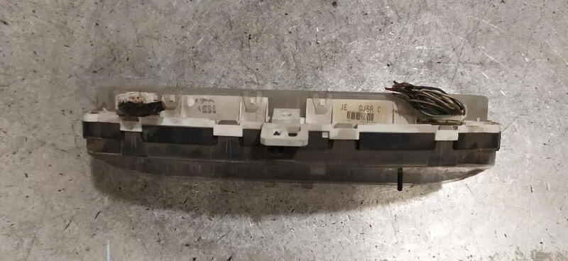 Salpicadero JEGJ6RC 227996 para MAZDA 6 BERLINA (GG) 1.8 ACTIVE (4-PTAS.) 2002 Foto 2 de 4