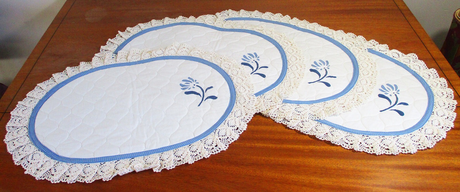 4 CrèmeColored Quilted Placemats Cotton Lace Edging CottonBlend