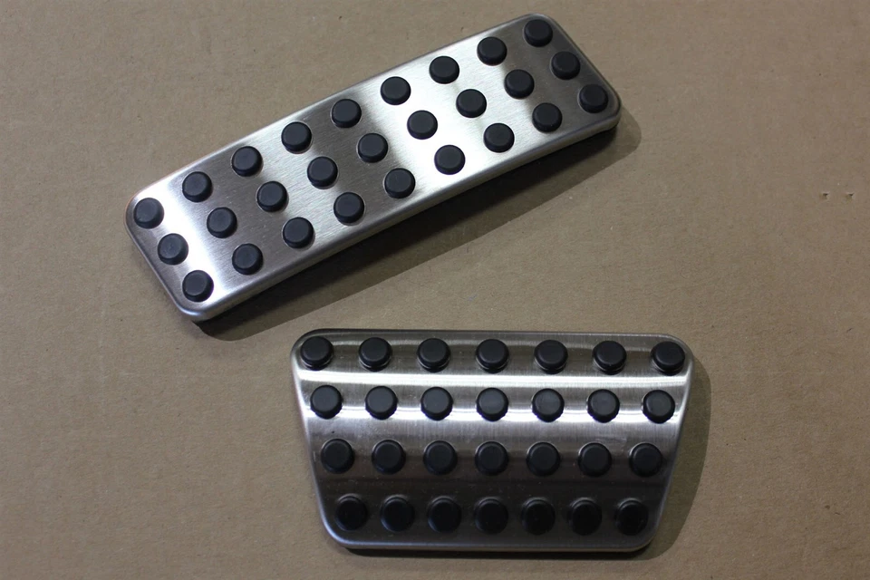 08-10 Cubierta de pastillas de pedal de freno de gasolina Jeep Grand Cherokee 82211410 MOPAR OEM Fábrica Foto 2 de 4