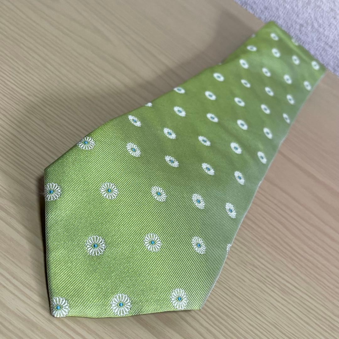 Drake's Necktie Tie Green All over floral pattern 100% Silk Handmade in England
