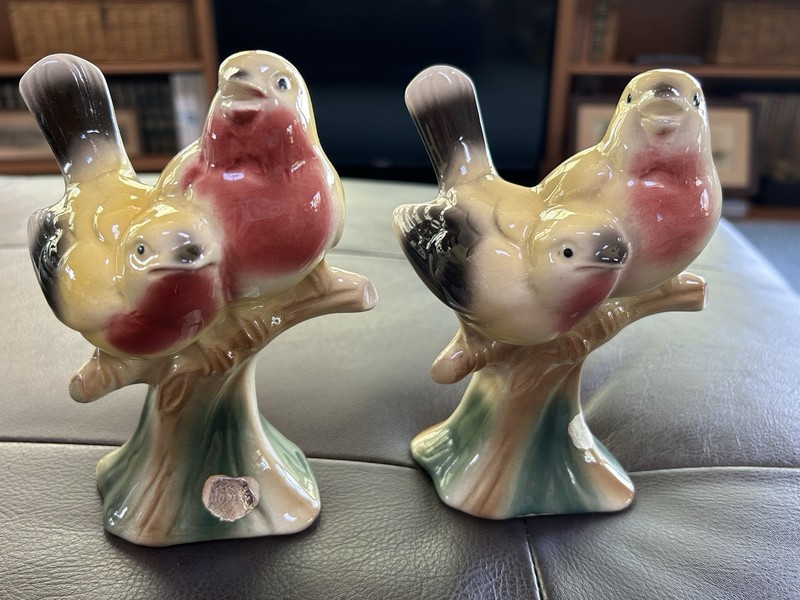 🐦🐦VTG ROYAL COPLEY SHAWNEE TWO BIRDS SITTING ON STUMP 6 "TALL X2 LOT NICE!!!