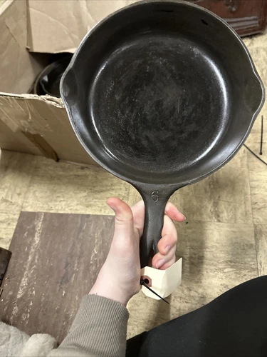 VINTAGE WAGNER WARE STYLIZED LOGO CAST IRON SKILLET # 6 1056 E FRYING PAN VGUC