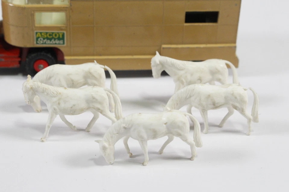 Matchbox Lesney King Size No. K-18 Dodge Tractor Articulated Horse Van w Horses - Image 2 of 4