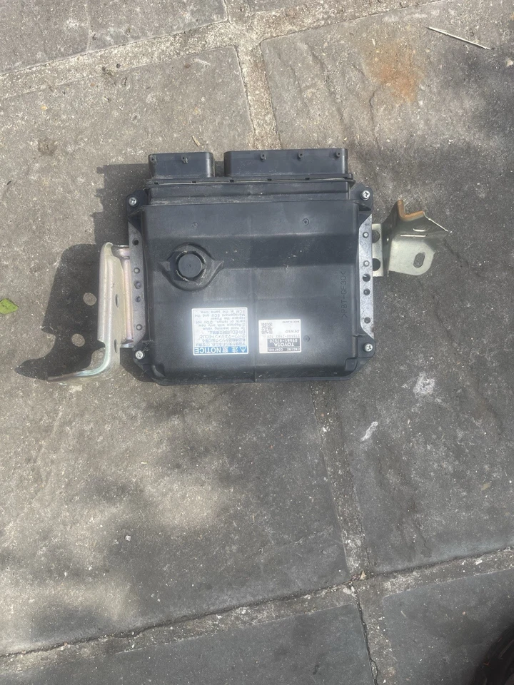 Prius Plus 2014 modelo de importación ECU Foto 2 de 2