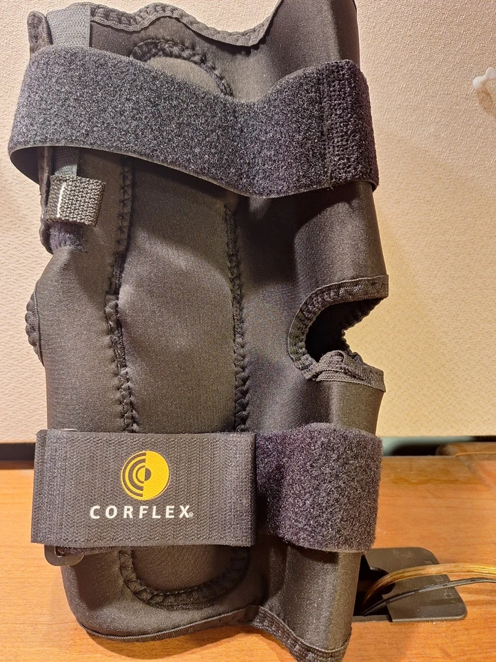 Envoltura de rodilla Corflex Cooltex 13" cierre anterior OP Pop con bisagra. Grande. ¡NUEVO! Foto 3 de 4