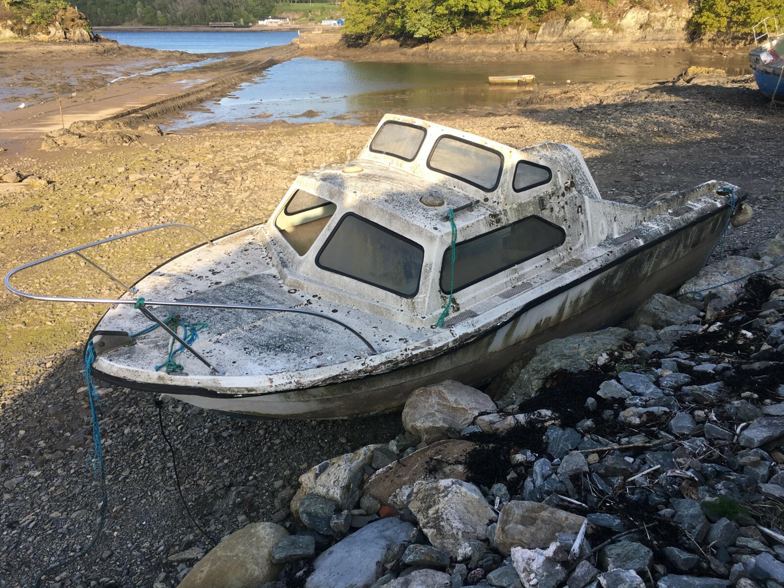 Image 1 - shetland Orkney type cabin boat - needs a clean and work - project boat