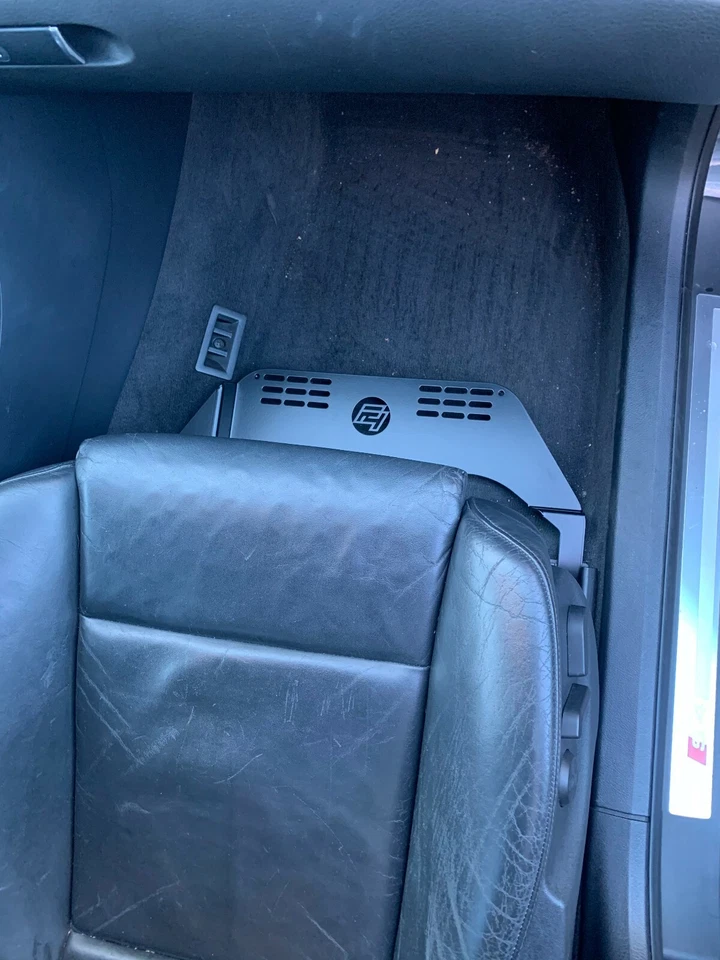 Staffa supporto estintore F4 Fabrication per Audi A4 S4 RS4 B7 - Immagine 3 di 4