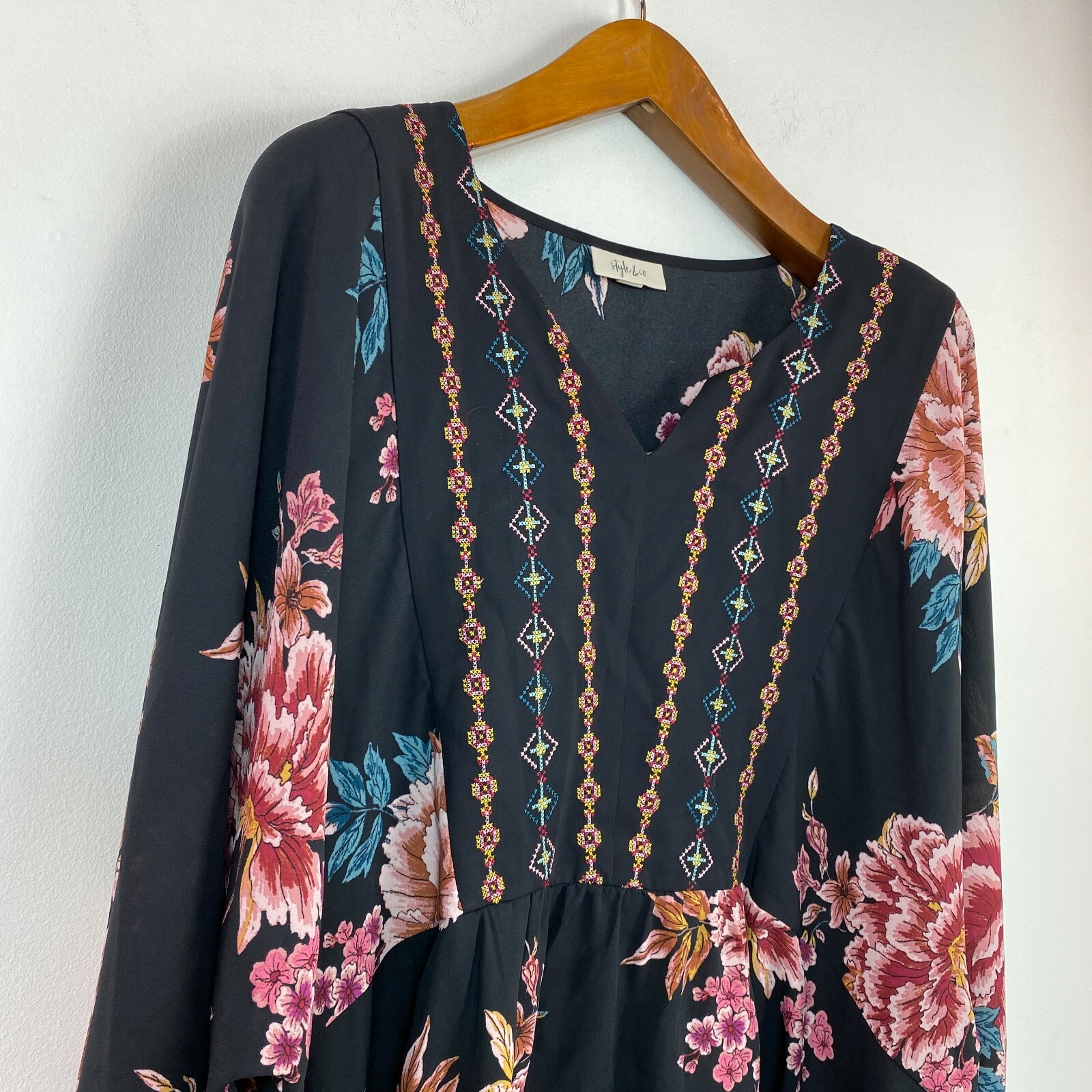 Style & Co Womens Plus 1X Festive Black Floral Print Split Neck Lurex Blouse NWT