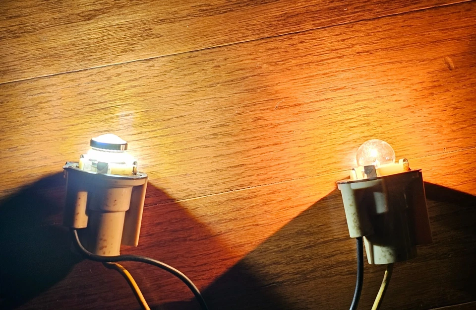 Mini luz trasera LED ultra brillante bombilla de freno para Kawasaki KLX300R 1997-2007 Foto 4 de 4