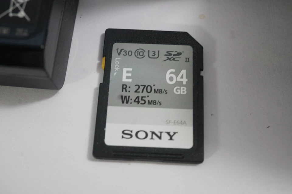 Sony Alpha ZV-E10 mit Objektiv Sony E PZ 16-50mm F3.5-5.6 OSS + SD , TOP - Bild 4 von 4