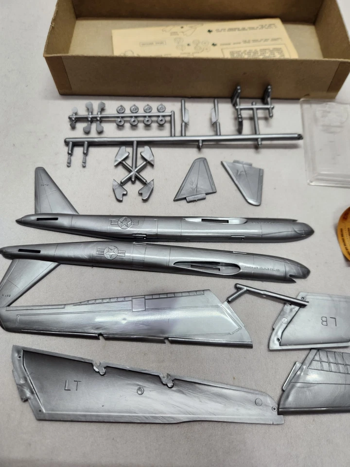 Aurora Boeing B-52 Stratofortress 1/270 1961 RARE - Image 4 of 4