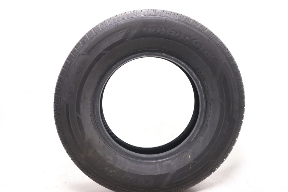 Hankook Kinergy ST 225/75R15 usado - 102T - 7,5/32 sin reparaciones Foto 4 de 4