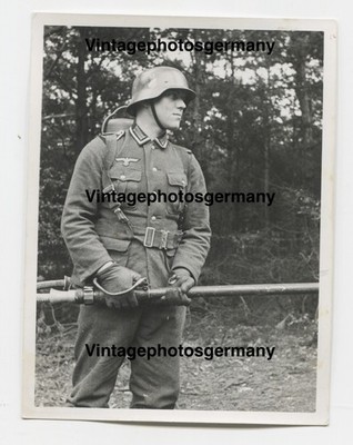 Z7020 Portrait WH Soldat mit FLAMMENWERFER 35 Porträt