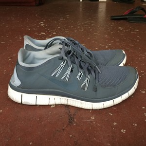 nike free tennis shoes womens