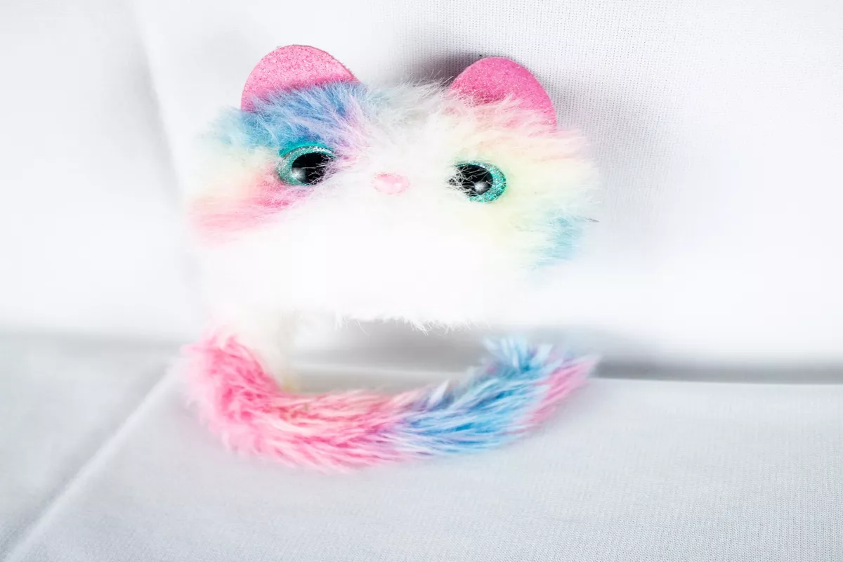 Cat toy that wraps 2025 around wrist