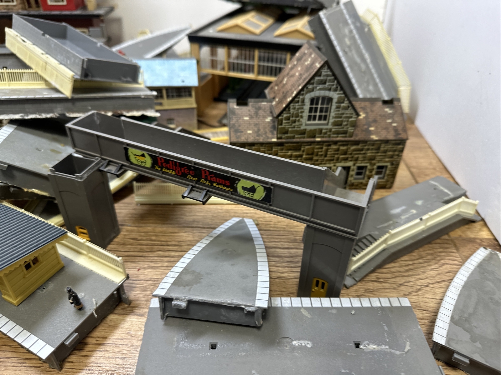 Hornby ect oo gauge station/ lineside accessories buildings ect eBay