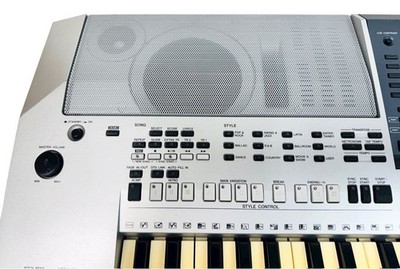 Yamaha PSR-S700 61-Key Arranger Keyboard Synthesizer w/ Soft Case