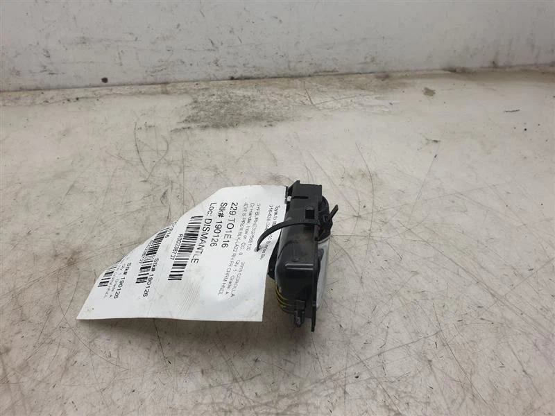 Toyota Corolla S-Prem 2016 manija interior de la puerta delantera del lado del pasajero  Foto 3 de 4