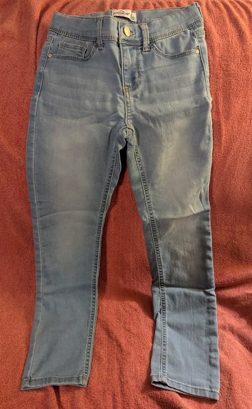 Girls Jordache Distressed Jeans Size 8 (Brand New)