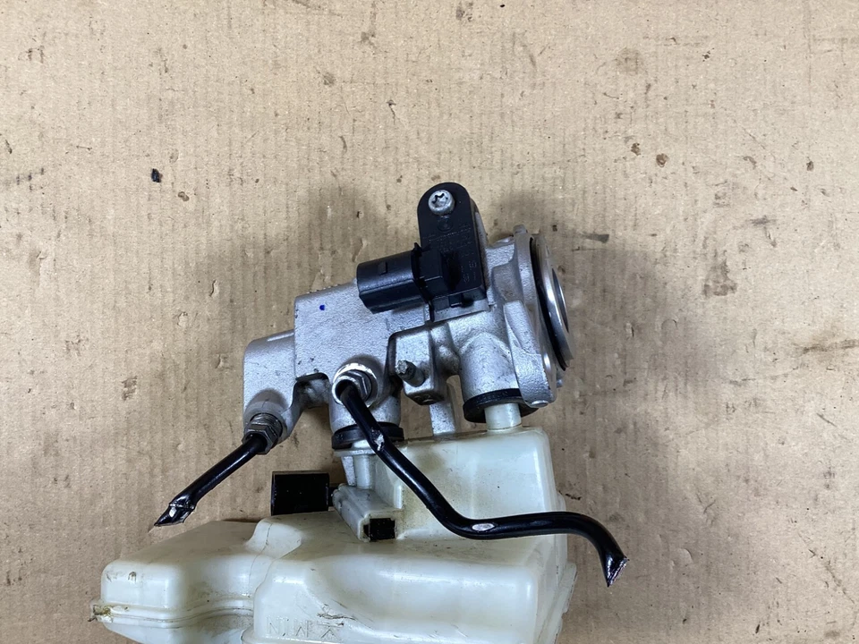 2015-2019 AUDI A3 S3 RS3 Brake Master Cylinder with Resevoir 5Q1611301 OEM . - Image 2 of 4