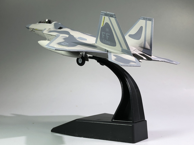 OJREEUB F-22 Raptor Diecast 1:100 – Avion De Chasse Avec Musique, Lumières Et Fonction Avance, Support Inclus