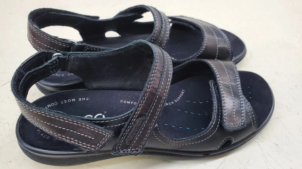 Sandalias Ecco para mujer charol negro gancho y bucle chanclas talla 8 EE. UU. 39 UE Foto 2 de 4