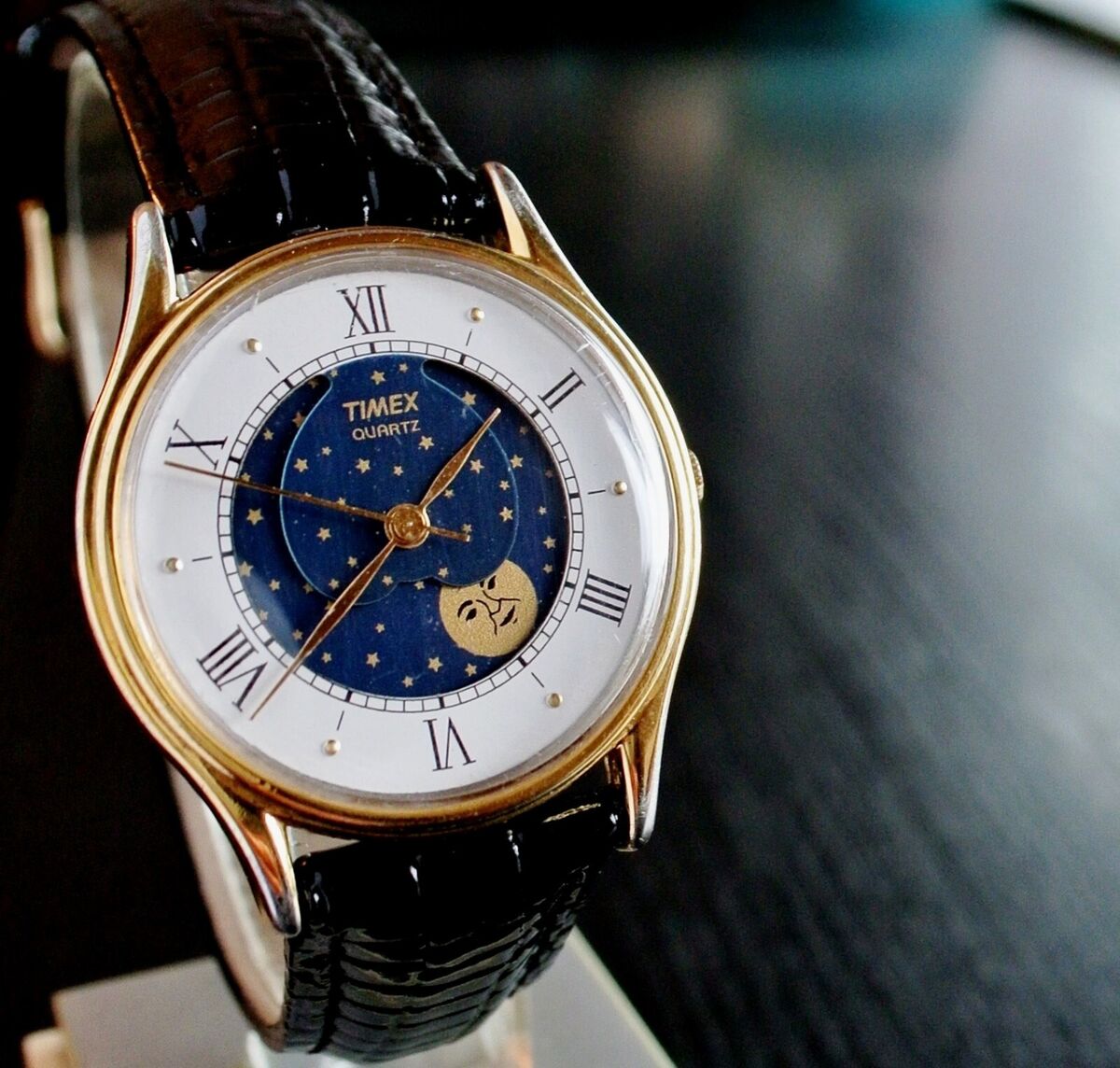 VINTAGE TIMEX M CELL ELEGANT MOON PHASE DIAL QUARTZ MEN'S VINTAGE TIMEX M CELL ELEGANT MOON PHASE DIAL QUARTZ MEN'S
