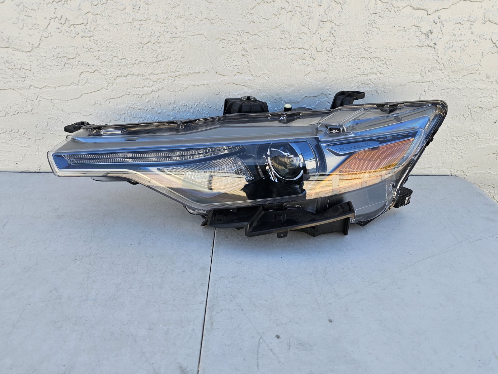 2017-2020 MASERATI LEVANTE FRONT LEFT XENON HID HEADLIGHT LAMP OEM