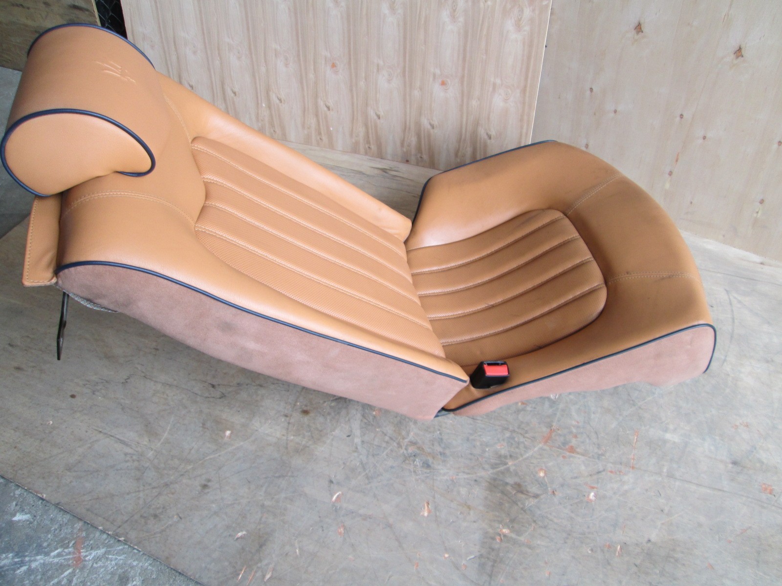Maserati Quattroporte - LH / Rear Seat w/ Rails / Guides Peanut Butter- Black 