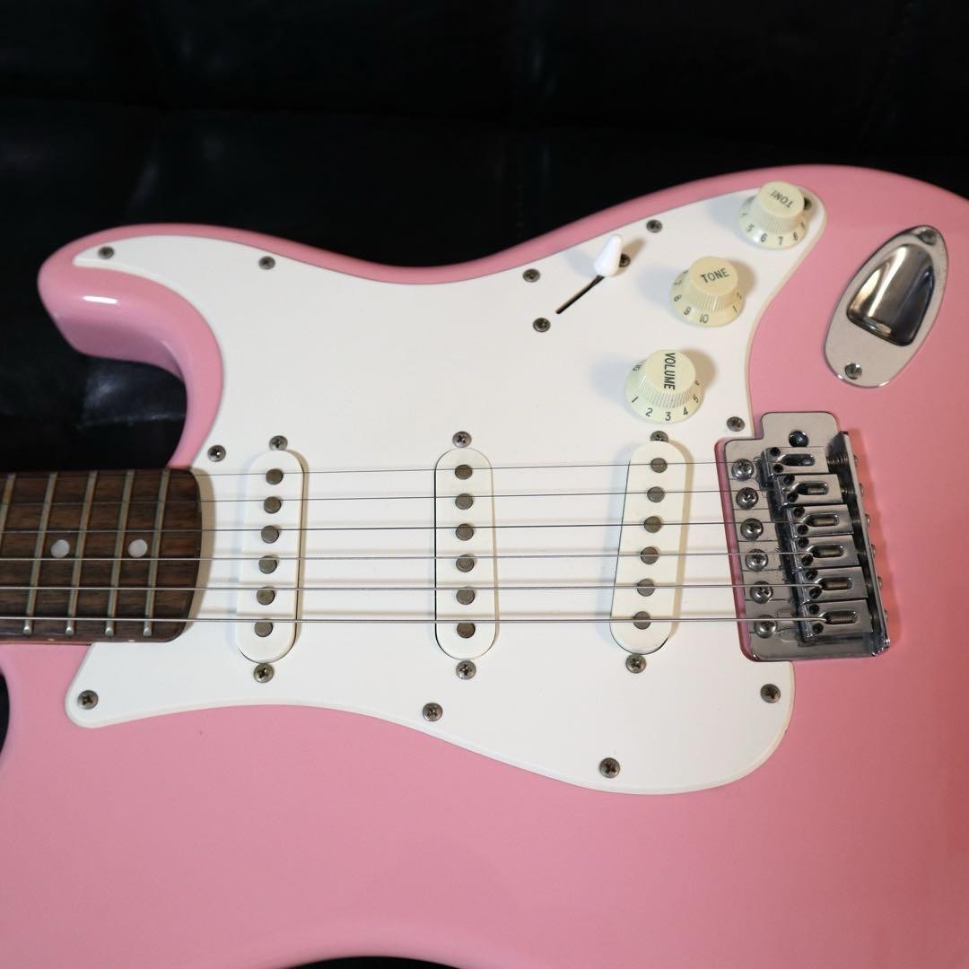 Squier by Fender BULLET STRAT PINK ストラト Squier Bullet Stratocaster Electric Guitar in Pink Finish | Cream