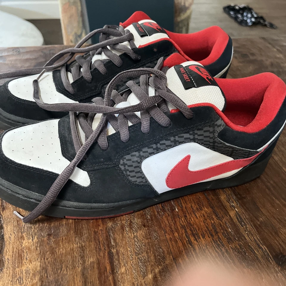 Nike Dunk Skeet 324957 061 Negro Blanco Rojo Zapatos Atléticos de Monopatín para Hombres 12 EE. UU. Foto 4 de 4