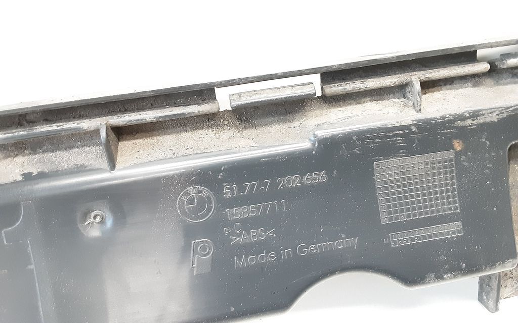 2009 BMW 3 Series E91 LCI OS Right Side Skirt Bracket R1 7202656  