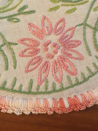 Vintage Round Doily Pink Crochet Trim Linen Embroidery Floral Handmade - Picture 4 of 10