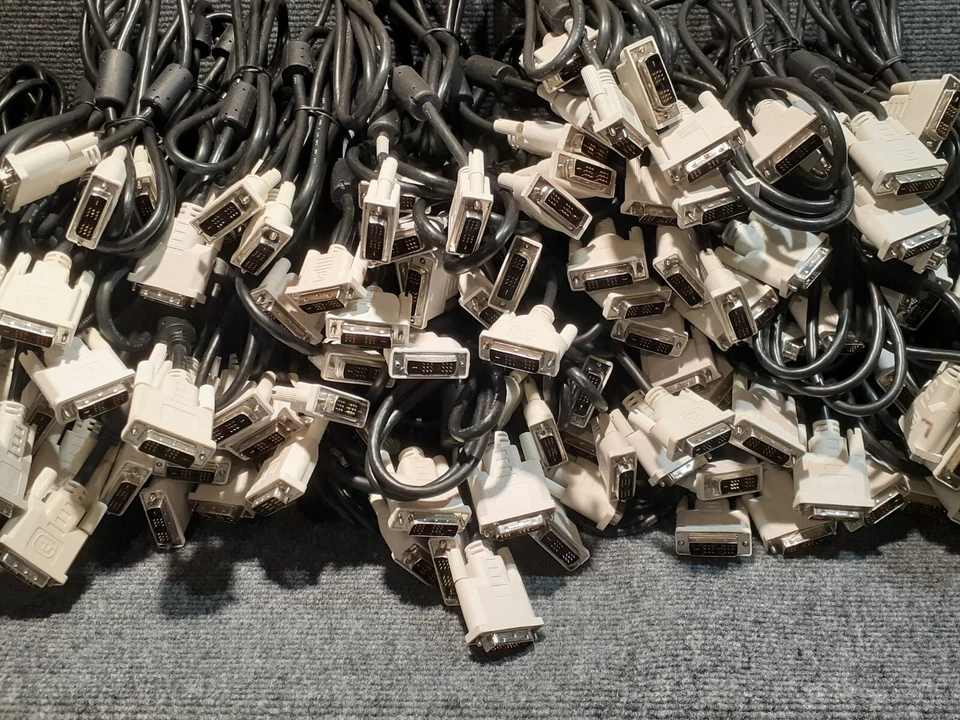 One (1) DVI-D Male to DVI-D Male White 6ft Monitor PC LCD TV Video Cable - Image 3 of 4