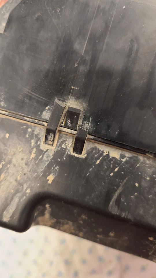 2003-2005 Chrysler PT Cruiser Engine Fuse Box Relay Junction OEM - Image 3 of 4