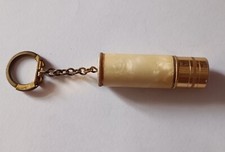 Porte clef ancien à système : briquet de poche à molette et essence