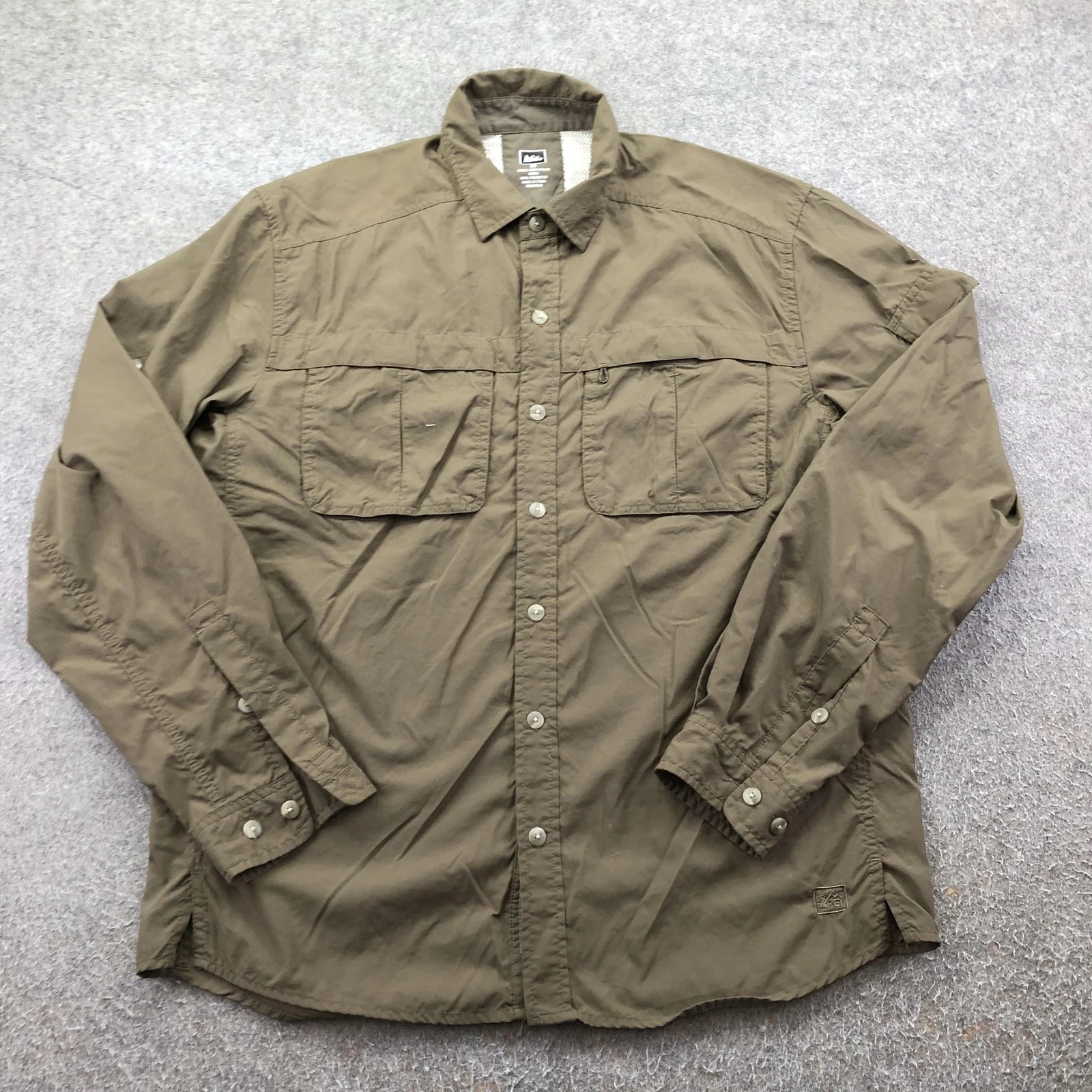 REI Shirt Mens Medium Green Solid Long Sleeve Vented Fishing Button Up Outdoor