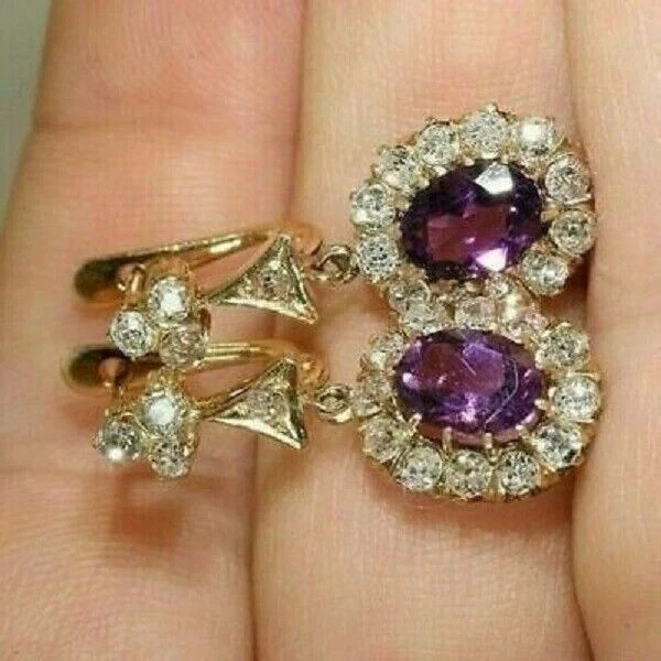 Pendientes colgantes y de amatista ovalados creados en laboratorio de 4 quilates con acabado de oro amarillo de 14 quilates Foto 3 de 3