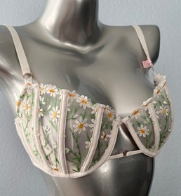 Victoria's Secret Bra Dream Angels Unlined Uplift Daisy Chain Underwire Nwt