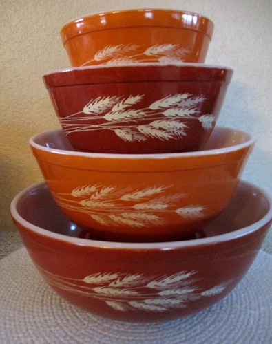 PYREX  4 pc Tan Wheat on Rust-Orange AUTUMN HARVEST Mixing, Nesting Bowl Set VGC