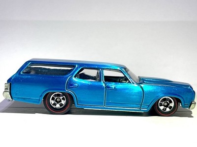 Hot Wheels Custom Made Spectraflame Blue  Redline Series '70 Chevelle SS Wagon