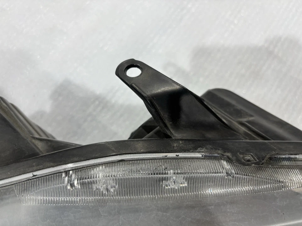 Faro halógeno Toyota Camry 2015-2017 de fábrica OEM | (derecha/pasajero) Foto 3 de 4