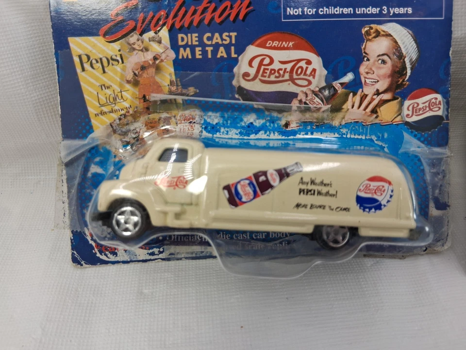Lote de 2 camiones botella Golden Wheels Pepsi Cola fundidos a presión escala 1:87 HO Foto 2 de 4