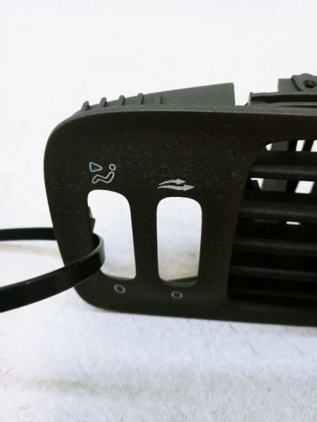 Volvo C70 2004 ventilación de aire central OEM usado probado 9481651 Foto 2 de 4