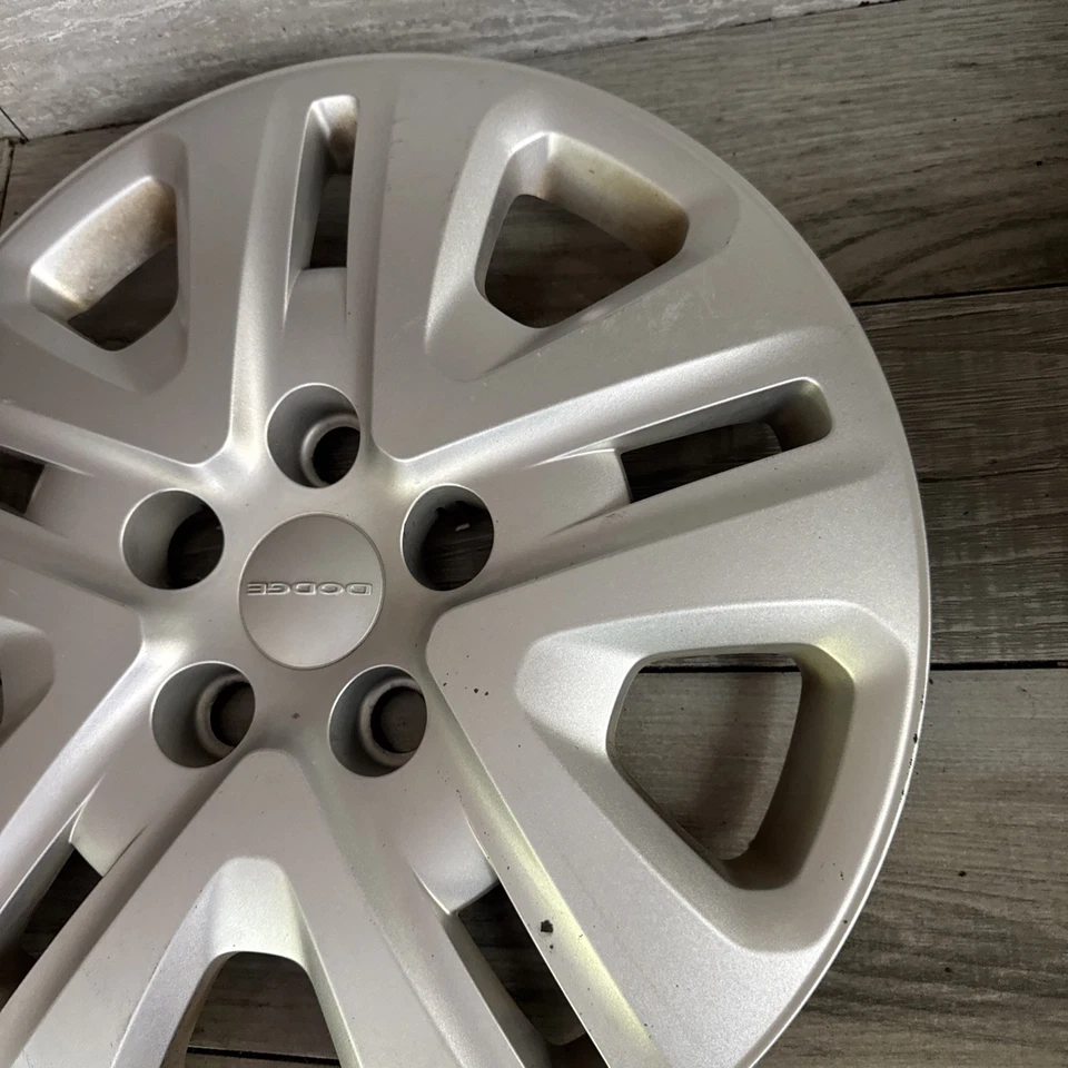 🇺🇸 Tapacubos Dodge Caravan, Journey 2013-2020 - Cubierta de rueda genuina OEM 17 pulgadas Foto 4 de 4