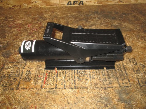 New Gates #77820 (Enerpac PA-133) Air Powered Hydraulic Pump, 10,000 psi - Picture 3 of 5
