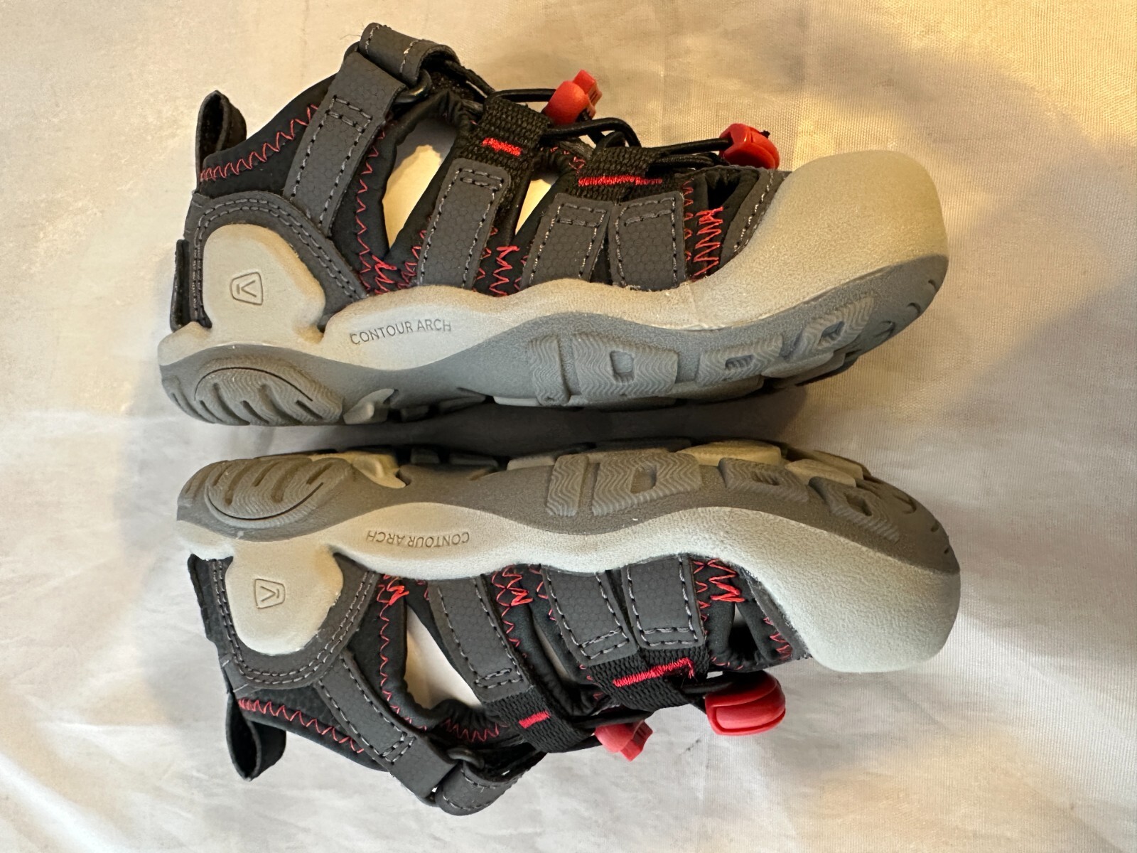 KEEN KNOTCH CREEK Scarpa Sandalo da Acqua per Bambini Calamita Tappeto Rosso Ragazzo Taglia 10 NUOVO