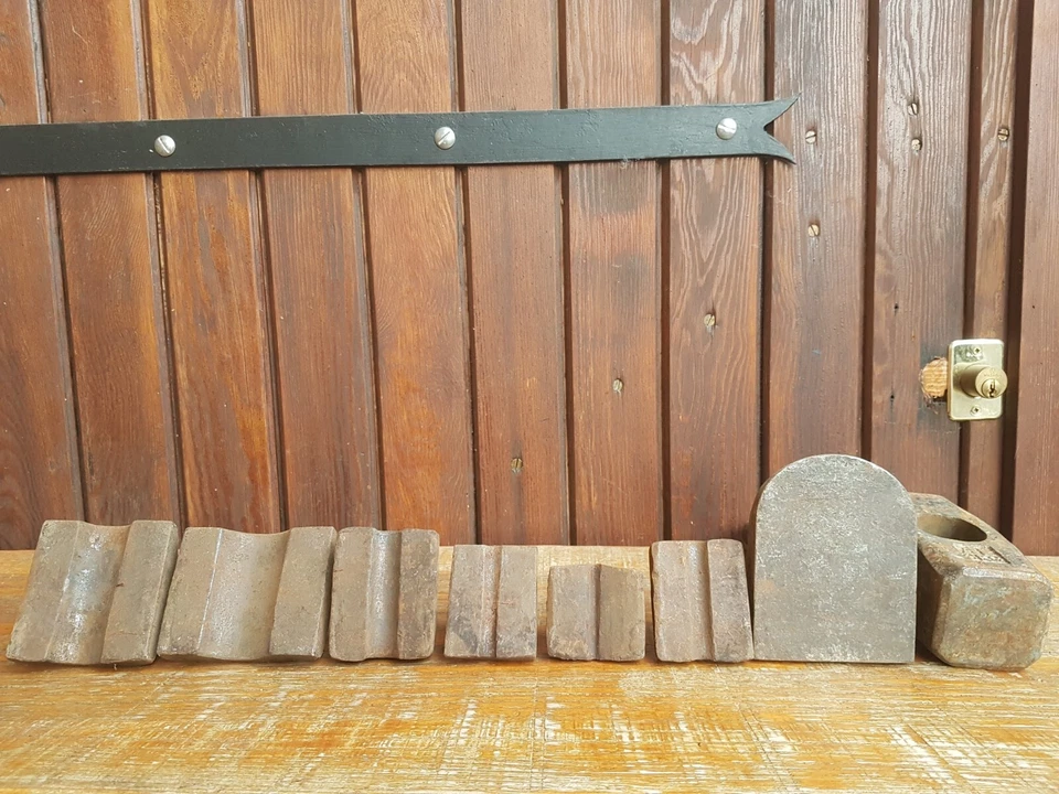 Lot ancien outil ancienne forge fer forgé masse forgeron tas tasseau enclume - Photo 2/4