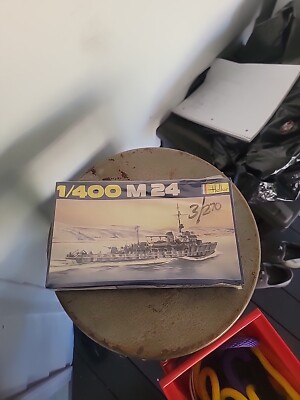 German Navy Mine Sweeper M24 1/400 Heller Vintage Model Kit 1054